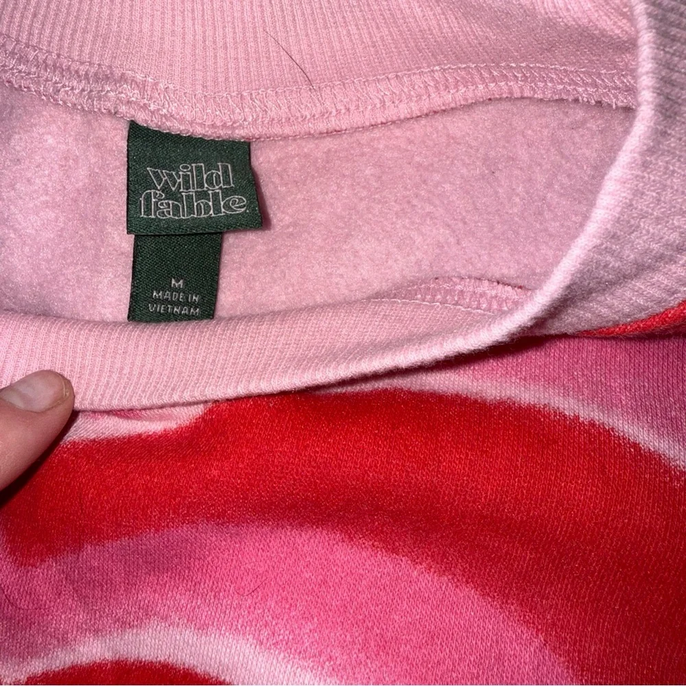 Wild Fable Heart Pink Crewneck Sweatshirt medium - Picture 4 of 4
